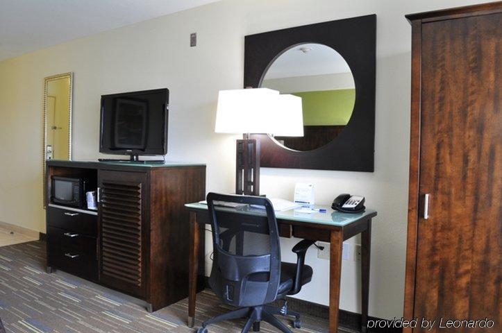Express San Diego South - National By Ihg Hotel National City