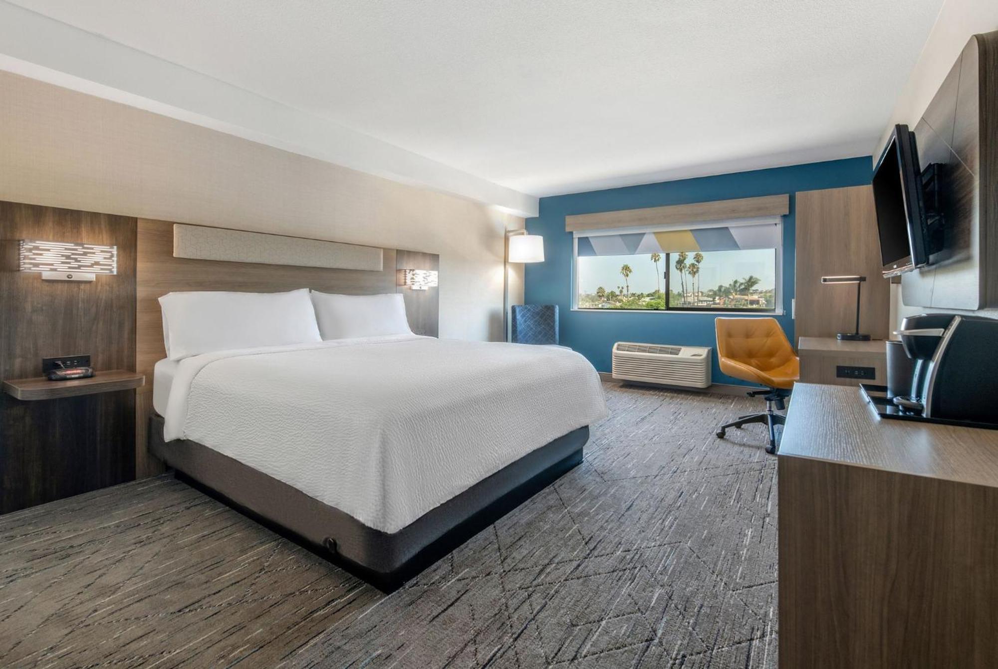 Hotel Express San Diego South - National By Ihg 2*