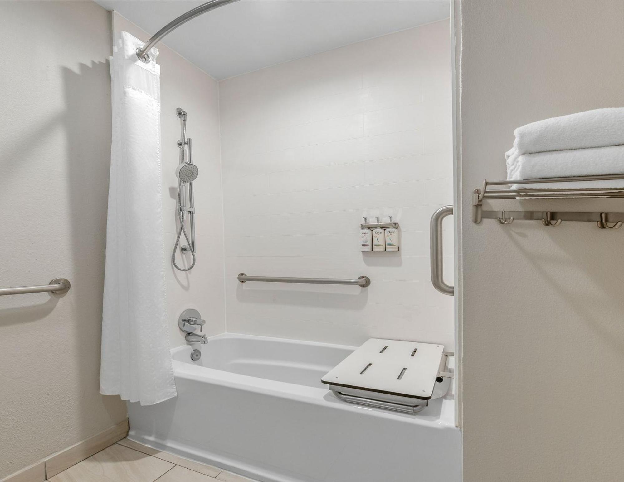 Express San Diego South - National By Ihg Hotel 2*