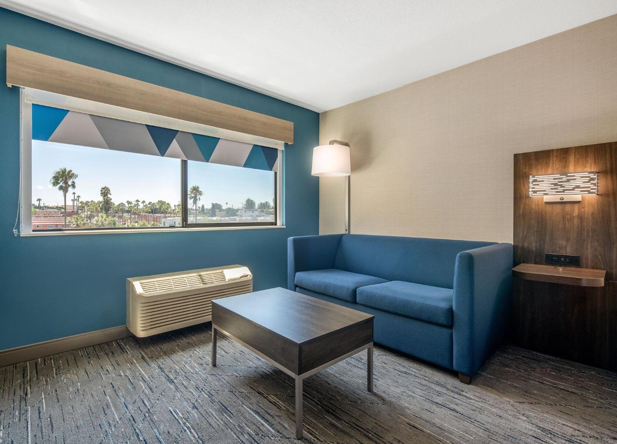 Hotel Express San Diego South - National By Ihg