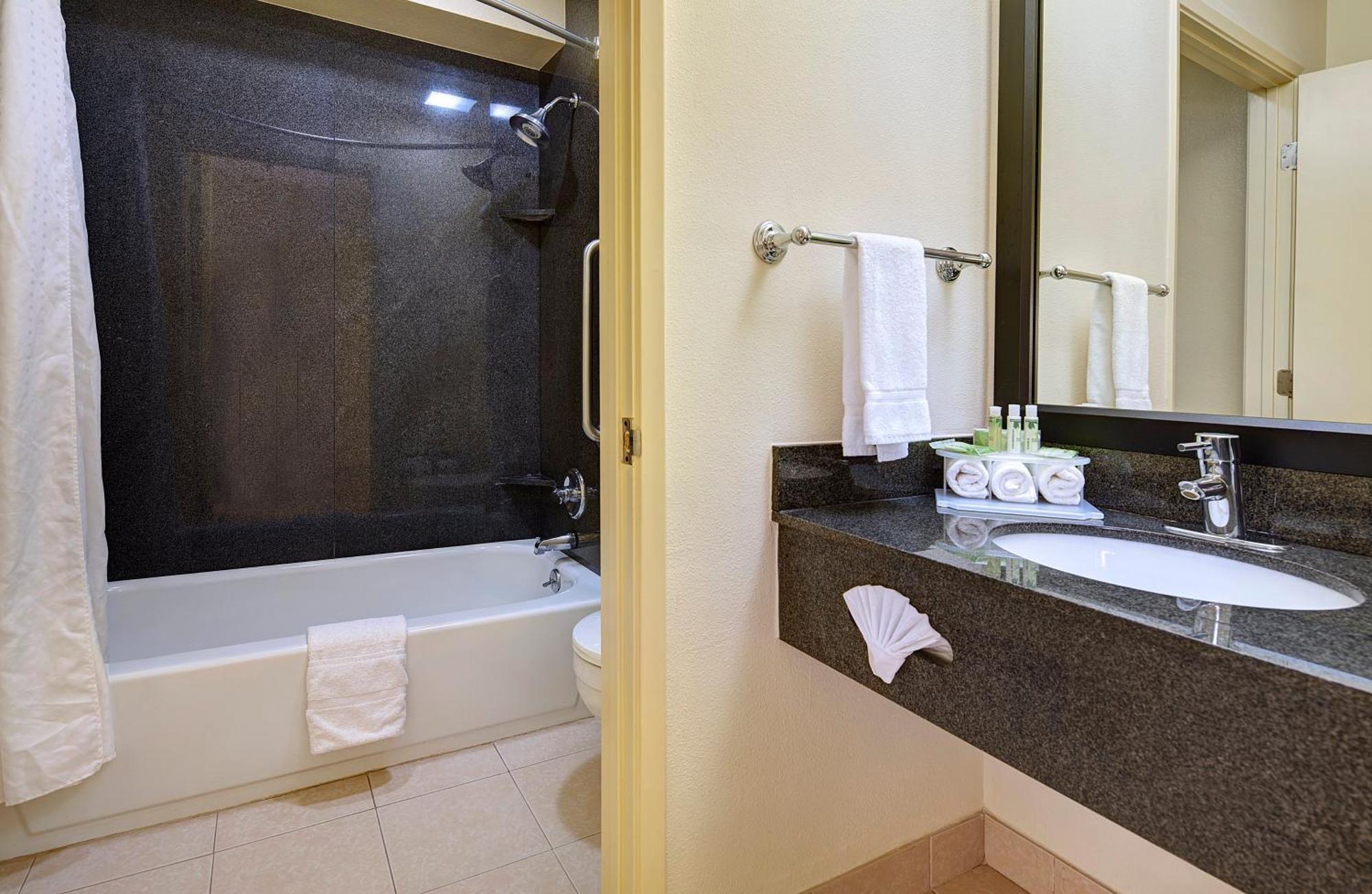 Hotel Express San Diego South - National By Ihg
