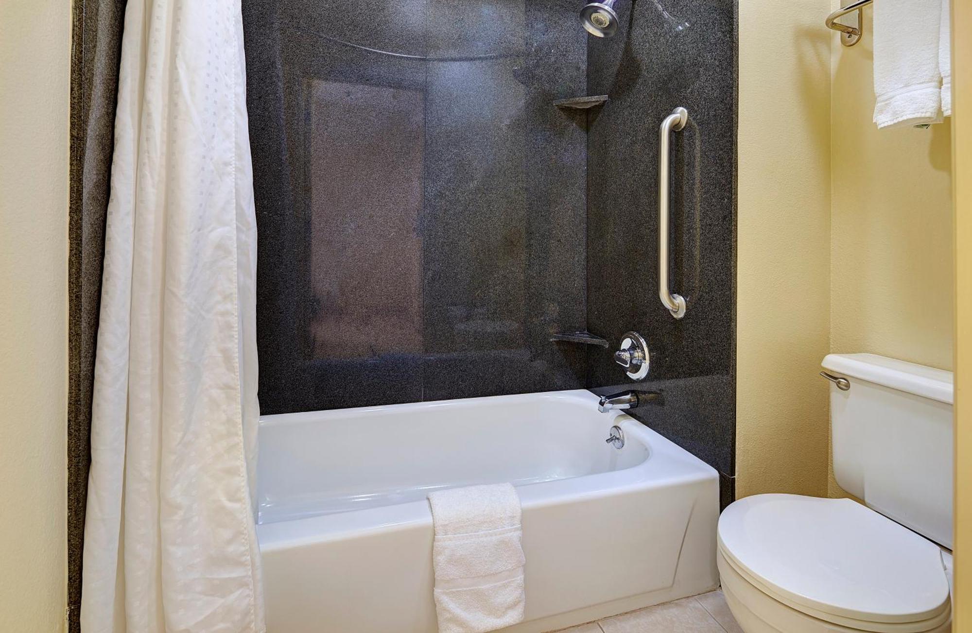 Express San Diego South - National By Ihg Hotel National City