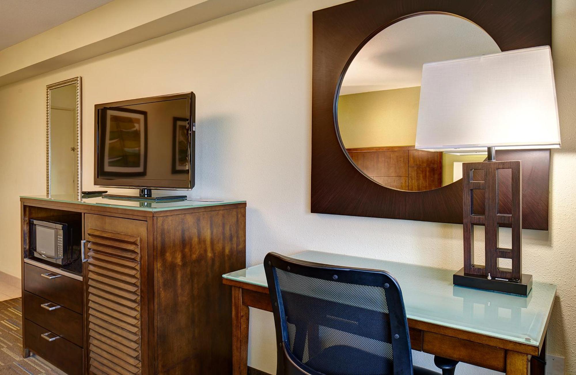Express San Diego South - National By Ihg Hotel National City